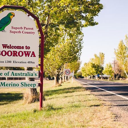 Boorowa Hotel Екстериор снимка