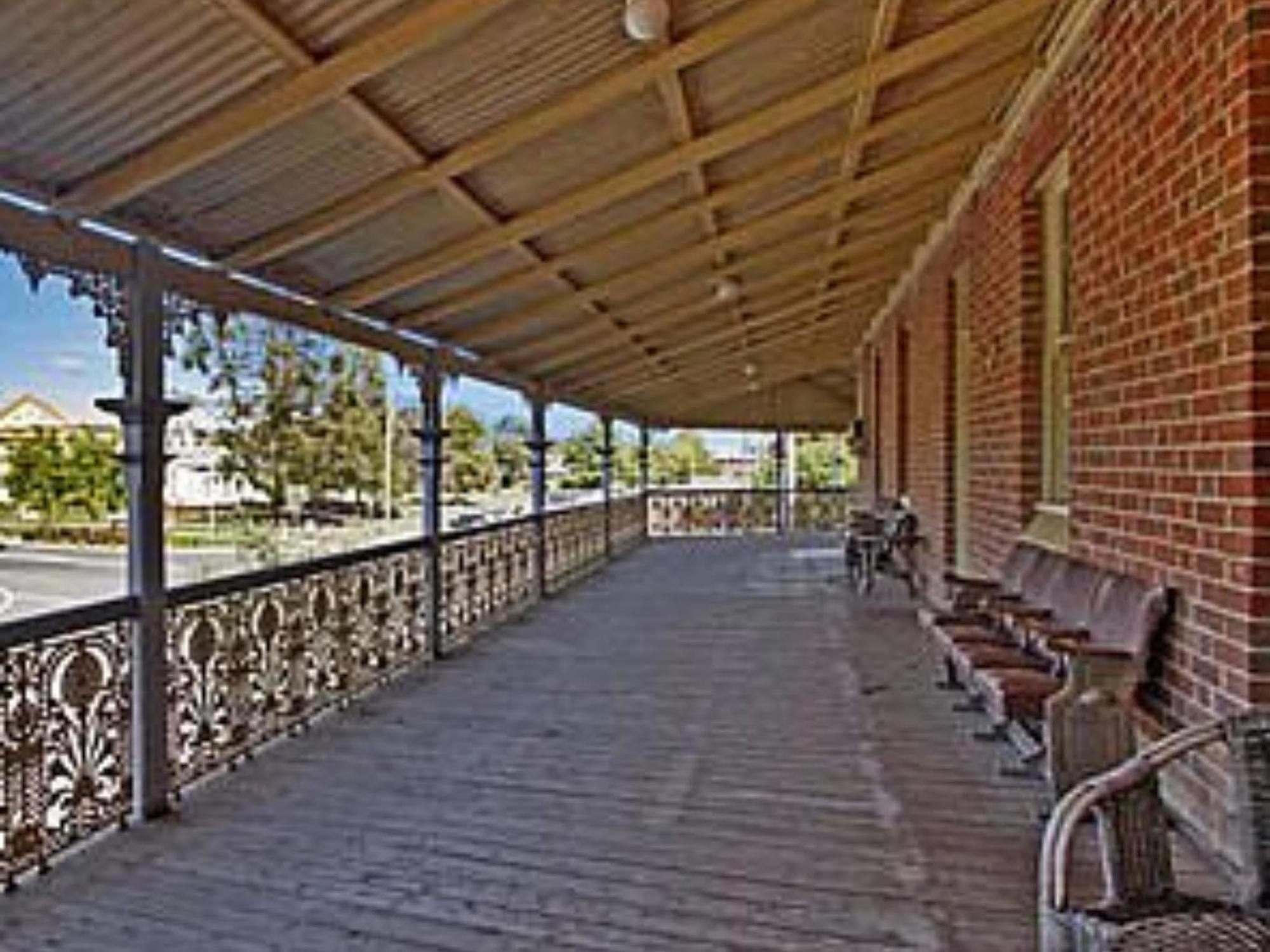 Boorowa Hotel Екстериор снимка