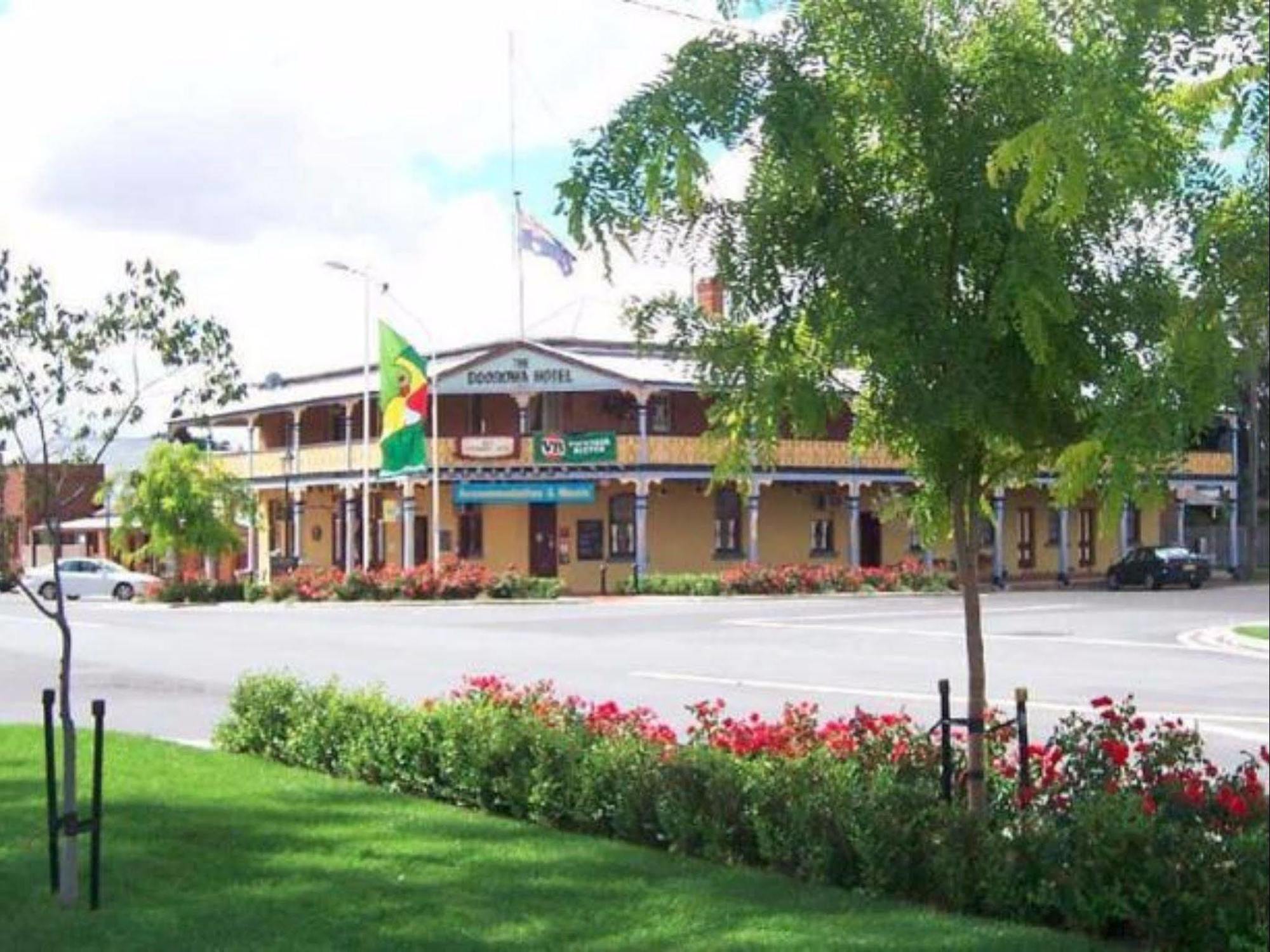 Boorowa Hotel Екстериор снимка